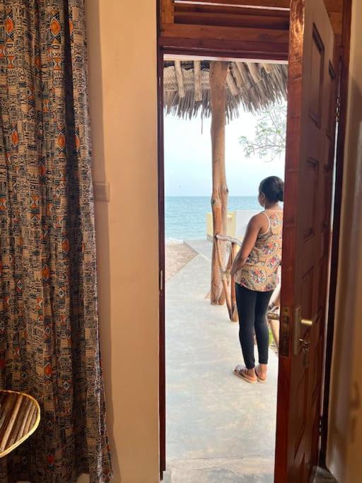 Lui Ushongo Beach House Pangani Exterior photo