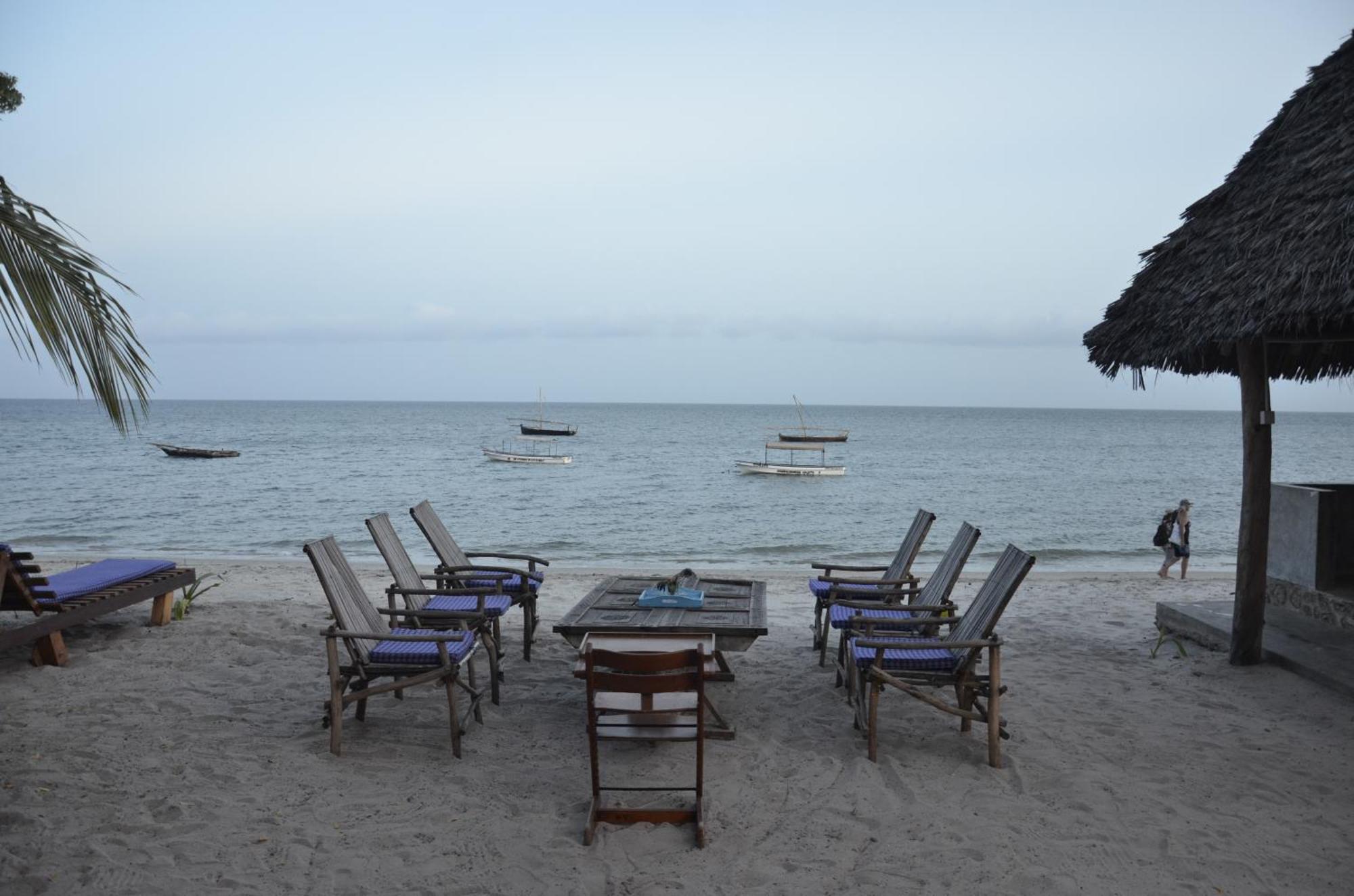 Lui Ushongo Beach House Pangani Exterior photo