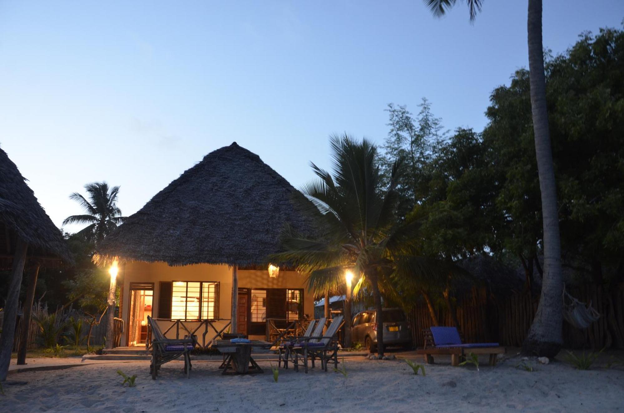 Lui Ushongo Beach House Pangani Exterior photo