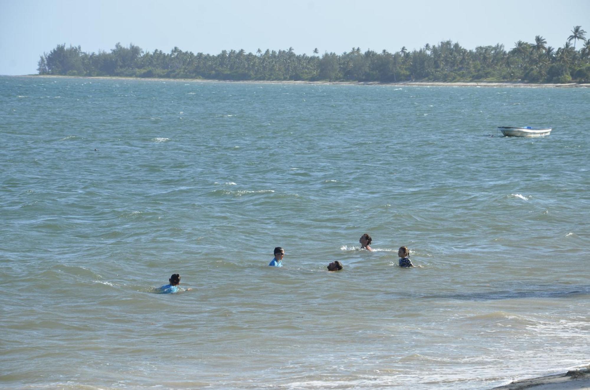 Lui Ushongo Beach House Pangani Exterior photo