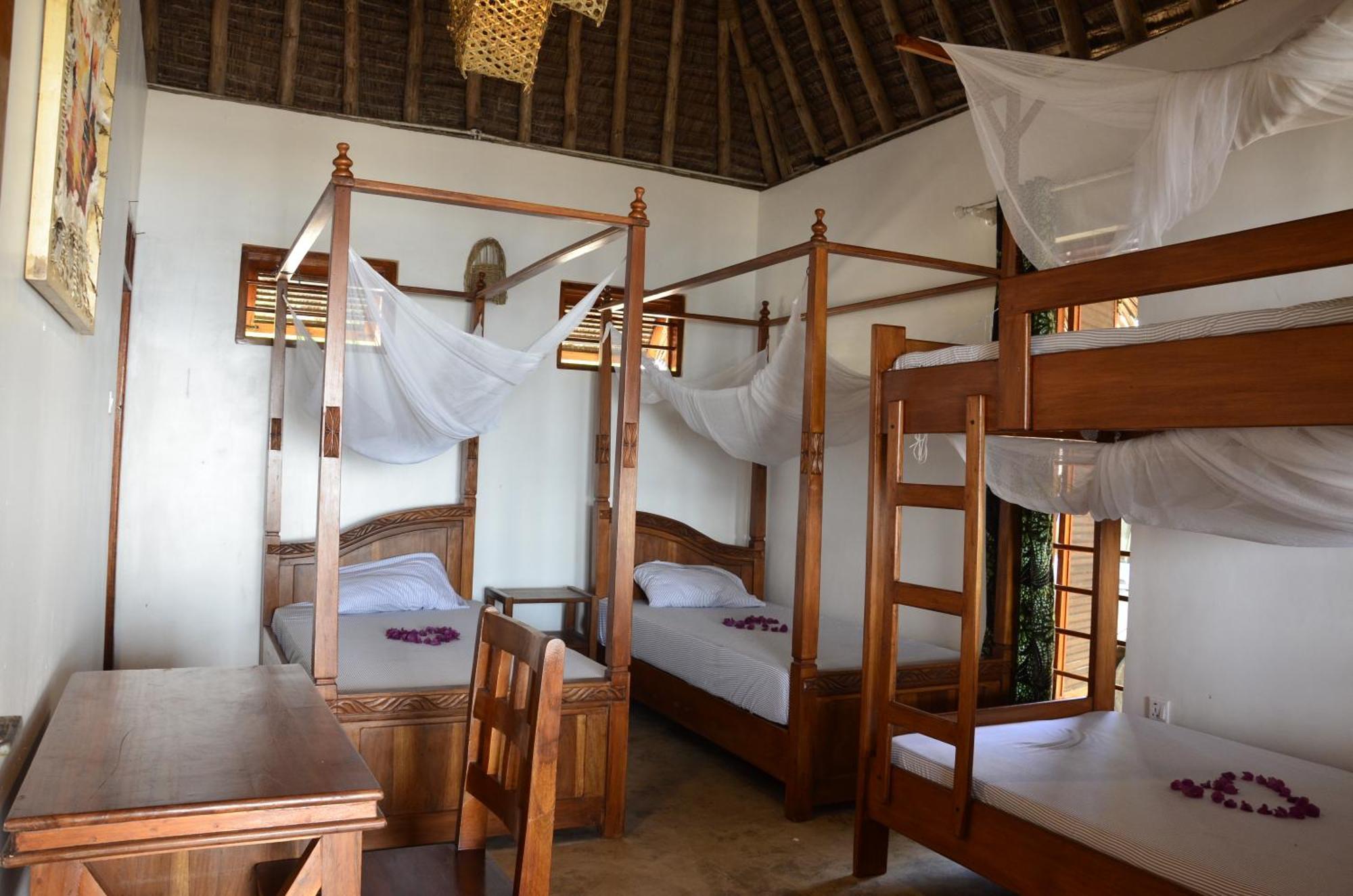 Lui Ushongo Beach House Pangani Exterior photo