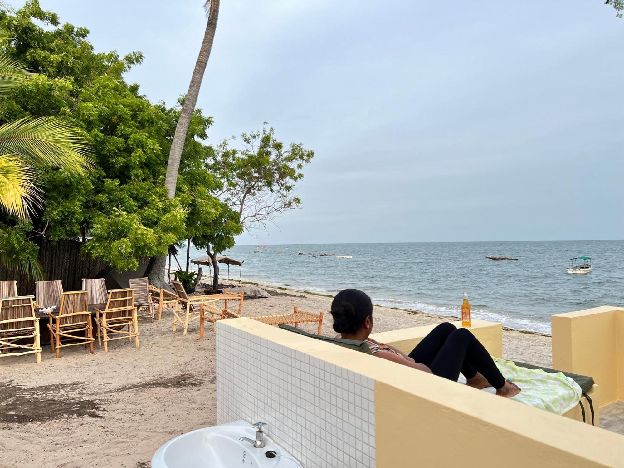 Lui Ushongo Beach House Pangani Exterior photo